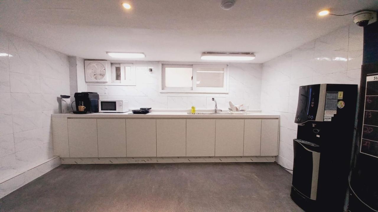 סיאול Haechi Stay Guesthouse - For Foreigners Only מראה חיצוני תמונה